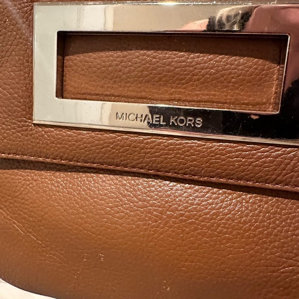 Michael Kors purse 👜 - Picture 4 of 8